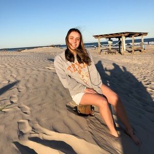 Meet your Posher, Abigail